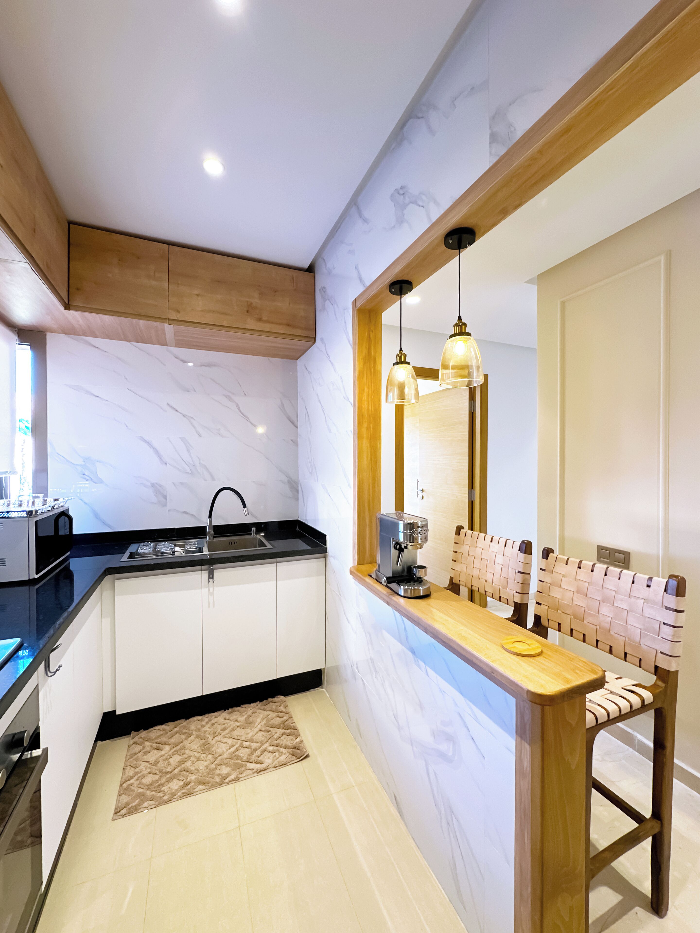 Microondas, horno y placa de cocina