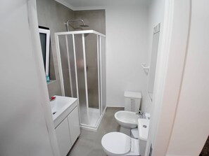 Apartment, 1 Bedroom, Smoking, Patio | Bathroom