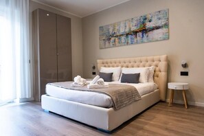 In-room safe, soundproofing, iron/ironing board, travel crib - XXIV Domus Luxury Suites (Rome)