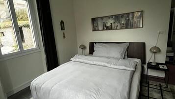 2 bedrooms, bed sheets
