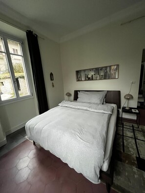 2 bedrooms, bed sheets