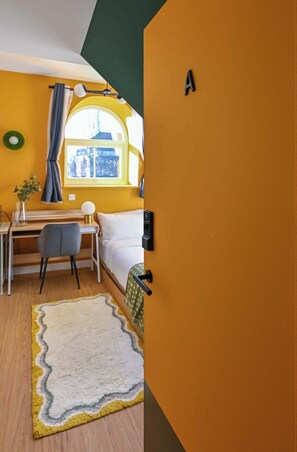 1 bedroom, desk, WiFi, bed sheets