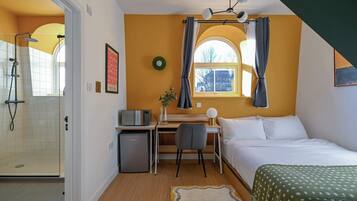 1 Schlafzimmer, Schreibtisch, WLAN, Bettwäsche