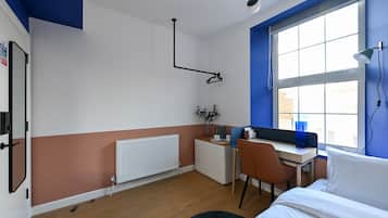 1 Schlafzimmer, Schreibtisch, WLAN, Bettwäsche