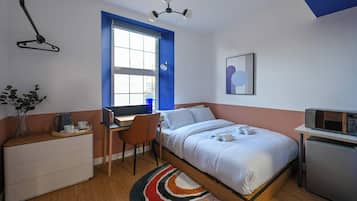 1 Schlafzimmer, Schreibtisch, WLAN, Bettwäsche