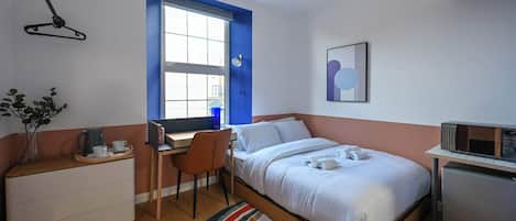 1 bedroom, desk, WiFi, bed sheets
