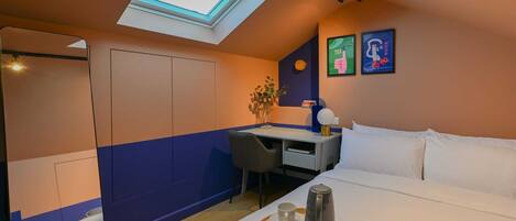 1 bedroom, desk, WiFi, bed sheets