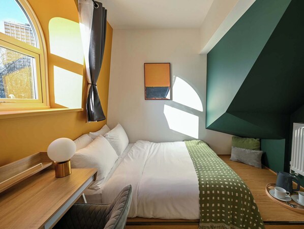 4 bedrooms, desk, iron/ironing board, WiFi