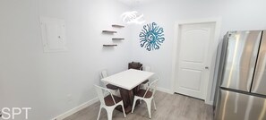 Maison mitoyenne, 3 chambres | Restauration