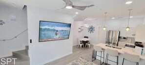 Townhome, 3 Bedrooms | Interior