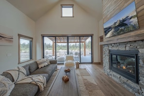 TV, fireplace, offices