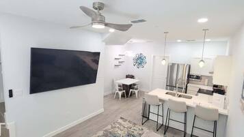 Condo, 3 Bedrooms | Interior