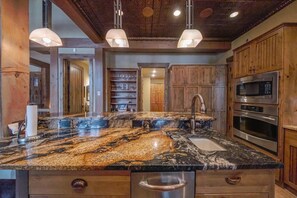 Fridge, microwave, oven, stovetop - Wilderness Club Chalet - Hot Tub | Game Room (Eureka)