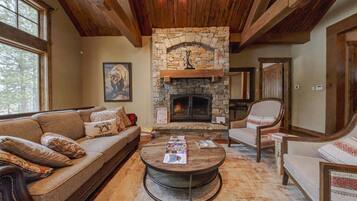 电视、壁炉、办公室