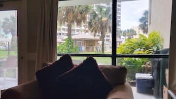 Condo, 2 Bedrooms | Living area