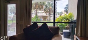 Appart'hôtel, 2 chambres | Coin séjour