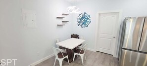 Stadtwohnung, 3 Schlafzimmer | Speisen