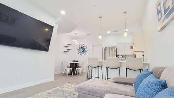 Condo, 3 Bedrooms | Living area