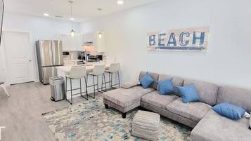 Condo, 3 Bedrooms | Living area