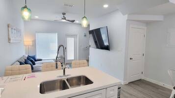 Condo, 3 Bedrooms | Interior