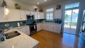 Maison, 4 chambres | Cuisine privée | Réfrigérateur, four, cafetière/bouilloire, grille-pain