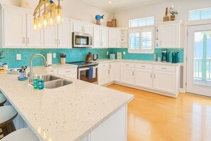 Private kitchen - 121 Snapper By The Sea 4 Bedroom Home (South Padre Island)