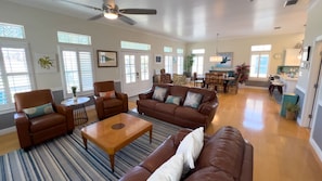 House, 4 Bedrooms | Living area