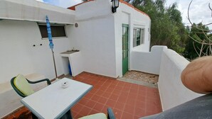 Outdoor dining - Beautiful 1-bedroom House 'oficina' Finca Vistamar (San Bartolomé de Tirajana)