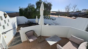 Outdoor dining - Captivating 2-bedroom House 'pajar' Finca Vistamar (San Bartolomé de Tirajana)