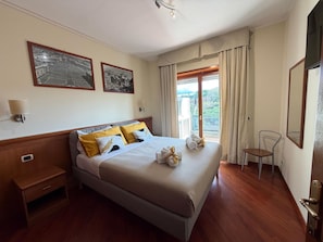 3 chambres, coffre-fort, bureau, accès au Wi-Fi (inclus)