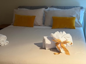 3 quartos, cofres nos quartos, escrivaninha, Wi-Fi de cortesia
