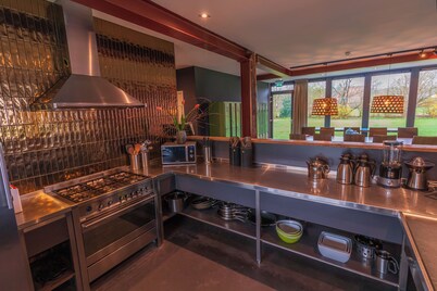 Luxury group accommodation with hot tub
