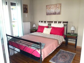 2 habitaciones, escritorio, tabla de planchar con plancha y wifi gratis 