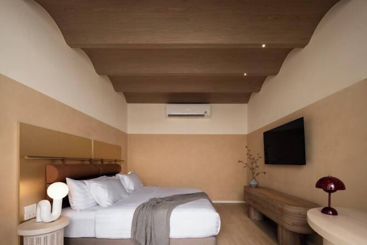 Soundproofing, free WiFi