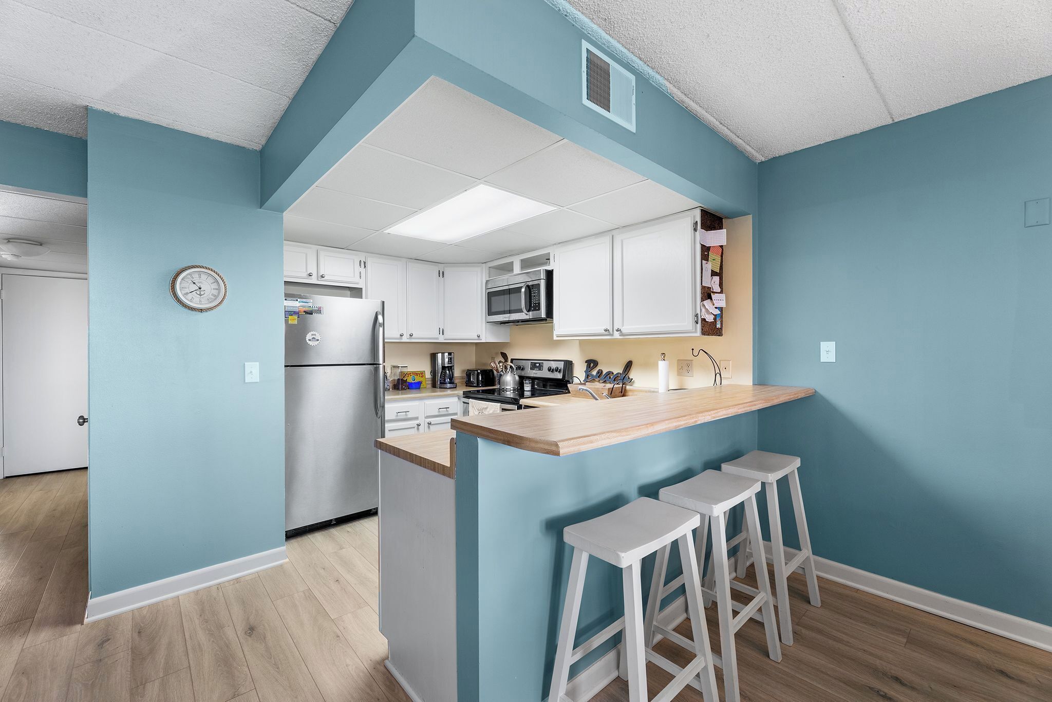 Microwave, dishwasher, coffee/tea maker