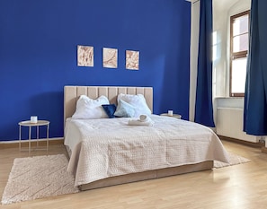3 Schlafzimmer, Schreibtisch, Bügeleisen/Bügelbrett, Reisekinderbett