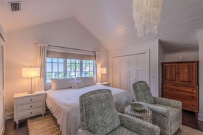 4 Schlafzimmer, Schreibtisch, Bügeleisen/Bügelbrett, Reisekinderbett