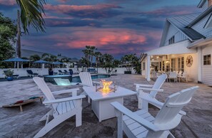 Outdoor dining - Steps to Vanderbilt Beach, Sleeps 13, Resort-Style Backyard (Naples)