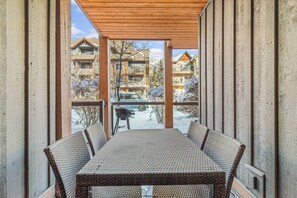 Outdoor dining - Solara Getaway @ 2BR | Pool • Hot Tub • Gym. Spa (Canmore)