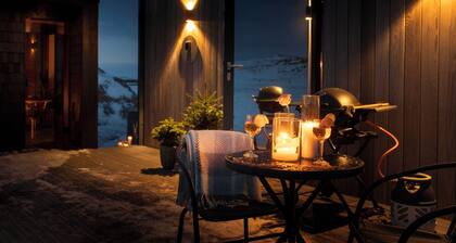 Northern lights galore! AURA Retreat Iceland - LOGN Cabin w hot tub & sauna.