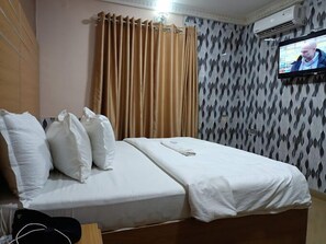 Deluxe Room, Balcony, City View | Desk, laptop workspace, free WiFi - Rotana Hotel  (Ilorin)