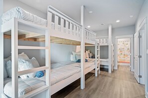 4 Schlafzimmer, Bügeleisen/Bügelbrett, WLAN