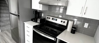 OCD Clean Townhouse - 2 Bedroom (King Bed) + Balcony