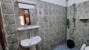 Unclassified image, 4 of 18, button - Room-budget Double Room In Cotonou Benin (Cotonou)