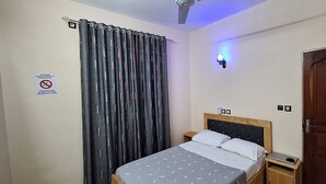 Unclassified image, 5 of 18, button - Room-budget Double Room In Cotonou Benin (Cotonou)