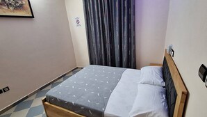 Unclassified image, 3 of 18, button - Room-budget Double Room In Cotonou Benin (Cotonou)