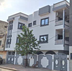 Dormitorio compartido, 2 habitaciones, fumadores, balcón | Exterior
