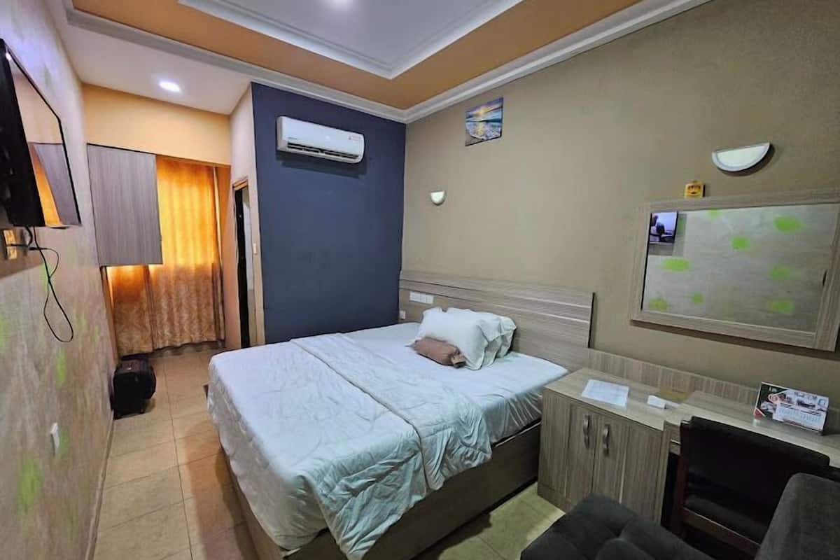 Habitación económica, balcón, vistas a la ciudad | Escritorio, espacio para trabajar con un portátil, wifi gratis
