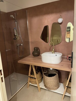 Enjoy a refreshing shower in the sleek bathroom with a glass-enclosed shower area and a wall-mounted faucet.