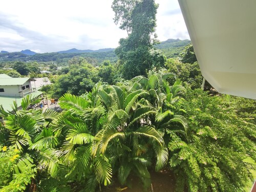 Charming 2-Bedroom Apartment in the breath taking bay of Anse La Mouche.